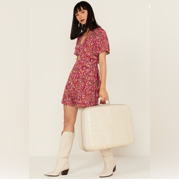 B.O.G. Collective BAND OF THE FREE WOMEN'S MYSTERY TO ME SHORT SLEEVE DRESS - Picture 4 of 12